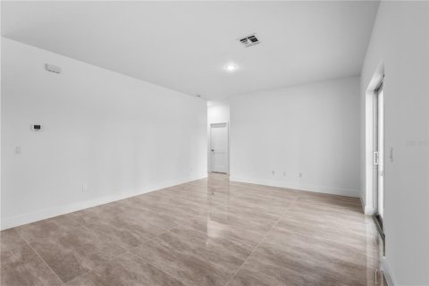 House in Lehigh Acres, Florida 4 bedrooms, 151.62 sq.m. № 2238381 - photo 14