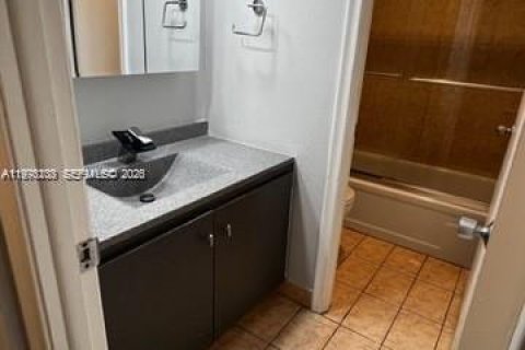 Снять в аренду кондоминиум в Майами, Флорида 2 спальни, 83.61м2, № 2080502 - фото 12