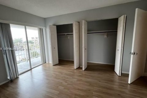 Снять в аренду кондоминиум в Майами, Флорида 2 спальни, 83.61м2, № 2080502 - фото 11