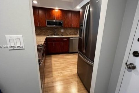 Снять в аренду кондоминиум в Майами, Флорида 2 спальни, 83.61м2, № 2080502 - фото 4