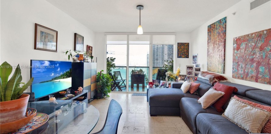 Condominio en Miami, Florida, 2 dormitorios  № 2013371