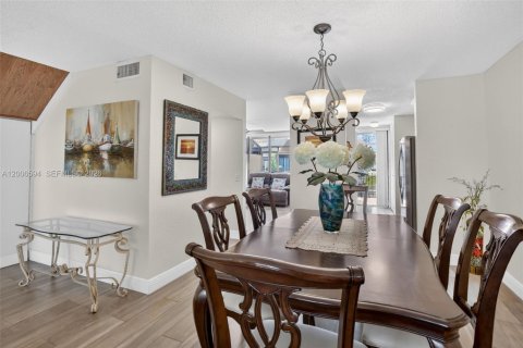 Touwnhouse à vendre à Pembroke Pines, Floride: 3 chambres, 155.33 m2 № 2070785 - photo 10
