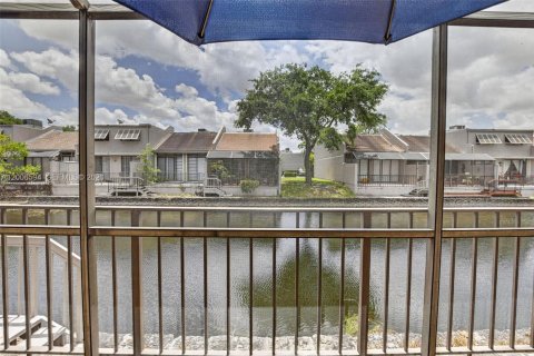 Touwnhouse à vendre à Pembroke Pines, Floride: 3 chambres, 155.33 m2 № 2070785 - photo 19