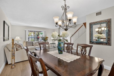 Touwnhouse à vendre à Pembroke Pines, Floride: 3 chambres, 155.33 m2 № 2070785 - photo 11