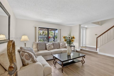 Touwnhouse à vendre à Pembroke Pines, Floride: 3 chambres, 155.33 m2 № 2070785 - photo 4
