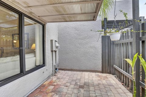 Touwnhouse à vendre à Pembroke Pines, Floride: 3 chambres, 155.33 m2 № 2070785 - photo 3