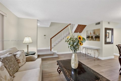 Touwnhouse à vendre à Pembroke Pines, Floride: 3 chambres, 155.33 m2 № 2070785 - photo 5