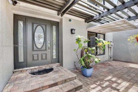 Touwnhouse à vendre à Pembroke Pines, Floride: 3 chambres, 155.33 m2 № 2070785 - photo 2