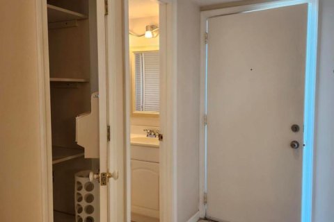 Condo in Boynton Beach, Florida, 1 bedroom № 2242231 - photo 22