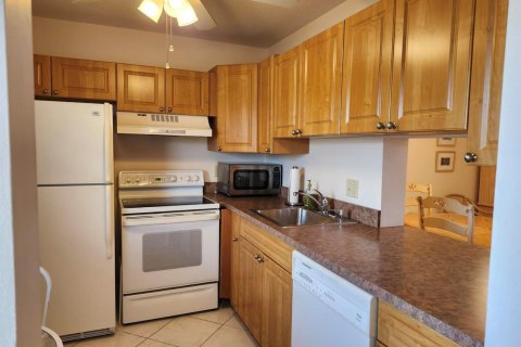 Condo in Boynton Beach, Florida, 1 bedroom № 2242231 - photo 6