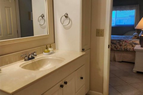 Condo in Boynton Beach, Florida, 1 bedroom № 2242231 - photo 18