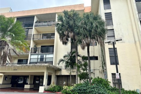 Condo in Miami, Florida, 2 bedrooms  № 1865259 - photo 1