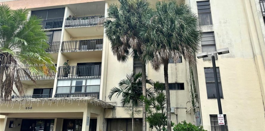 Condo in Miami, Florida, 2 bedrooms № 1865259