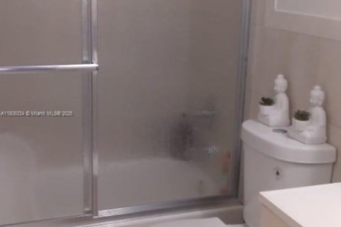 Condo in Miami, Florida, 2 bedrooms  № 1865259 - photo 14