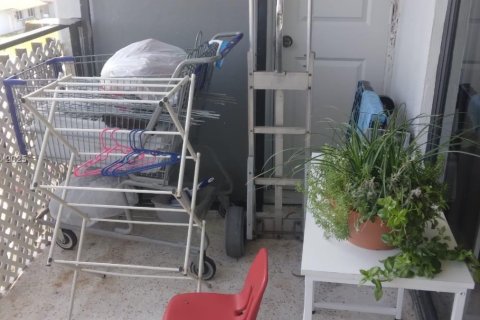 Condo in Miami, Florida, 2 bedrooms  № 1865259 - photo 8