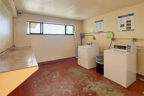 Condo in Miami, Florida, 2 bedrooms  № 1865259 - photo 4