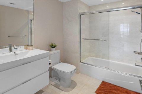 Copropriété à vendre à North Miami Beach, Floride: 2 chambres, 182.27 m2 № 1842404 - photo 27