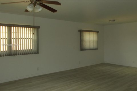 Copropriété à louer à Pembroke Pines, Floride: 2 chambres, 140.1 m2 № 2001329 - photo 6