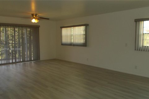 Copropriété à louer à Pembroke Pines, Floride: 2 chambres, 140.1 m2 № 2001329 - photo 16