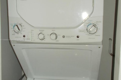 Copropriété à louer à Pembroke Pines, Floride: 2 chambres, 140.1 m2 № 2001329 - photo 10