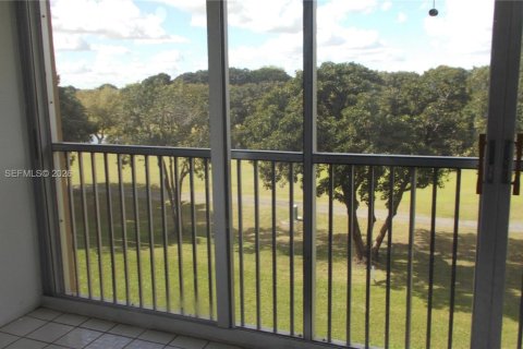 Copropriété à louer à Pembroke Pines, Floride: 2 chambres, 140.1 m2 № 2001329 - photo 18