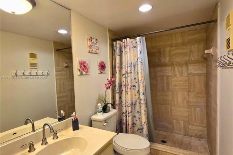 Condo in Lauderhill, Florida, 2 bedrooms  № 1958764 - photo 12