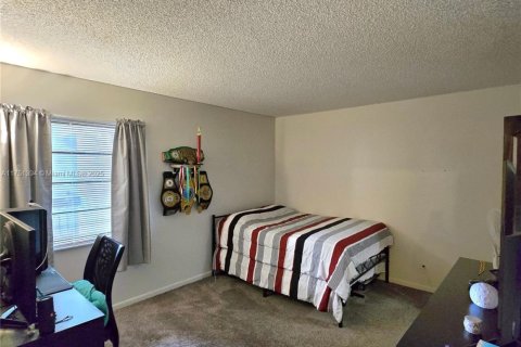 Condo in Lauderhill, Florida, 2 bedrooms  № 1958764 - photo 14