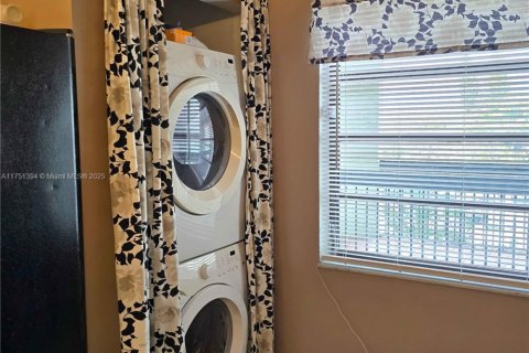 Condo in Lauderhill, Florida, 2 bedrooms  № 1958764 - photo 7