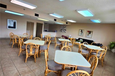 Condo in Lauderhill, Florida, 2 bedrooms  № 1958764 - photo 24