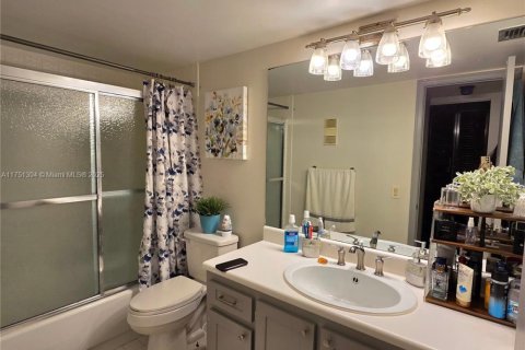 Condo in Lauderhill, Florida, 2 bedrooms  № 1958764 - photo 15
