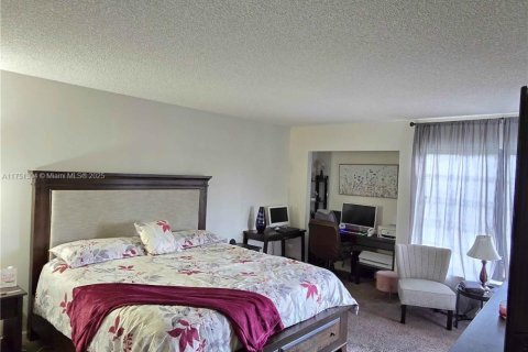 Condo in Lauderhill, Florida, 2 bedrooms  № 1958764 - photo 9