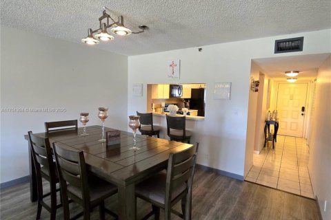 Condo in Lauderhill, Florida, 2 bedrooms  № 1958764 - photo 17