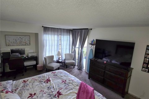 Condo in Lauderhill, Florida, 2 bedrooms  № 1958764 - photo 8