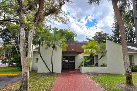 Condo in Lauderhill, Florida, 2 bedrooms  № 1958764 - photo 23