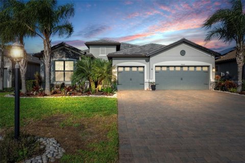 House in Estero, Florida 3 bedrooms, 227.15 sq.m. № 1841951 - photo 2