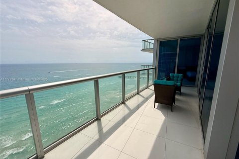 Condominio en venta en Sunny Isles Beach, Florida, 4 dormitorios, 222.41 m2 № 1737796 - foto 4