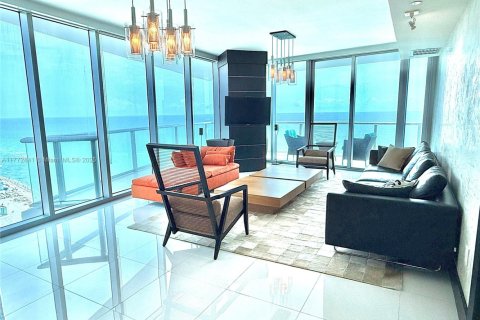 Condominio en venta en Sunny Isles Beach, Florida, 4 dormitorios, 222.41 m2 № 1737796 - foto 1