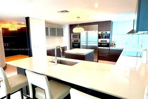 Condominio en venta en Sunny Isles Beach, Florida, 4 dormitorios, 222.41 m2 № 1737796 - foto 7