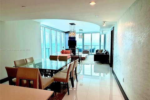 Condominio en venta en Sunny Isles Beach, Florida, 4 dormitorios, 222.41 m2 № 1737796 - foto 2