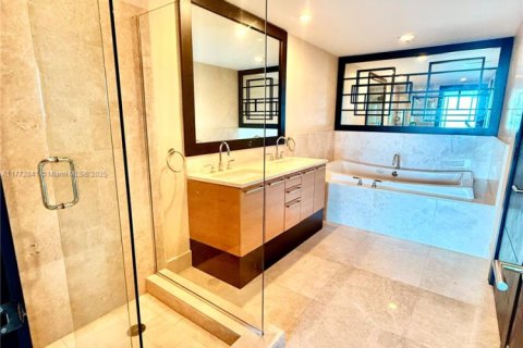 Condominio en venta en Sunny Isles Beach, Florida, 4 dormitorios, 222.41 m2 № 1737796 - foto 11