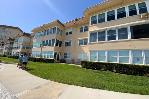 Condo in Saint Petersburg, Florida, 1 bedroom  № 1616491 - photo 16
