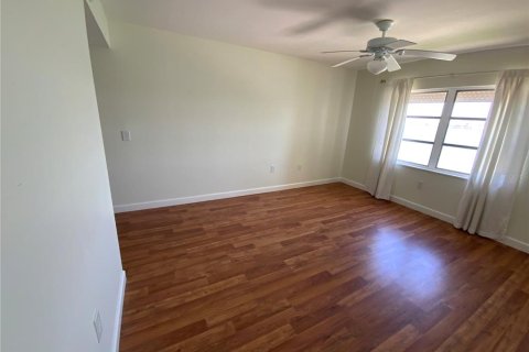 Condo in Saint Petersburg, Florida, 1 bedroom  № 1616491 - photo 6