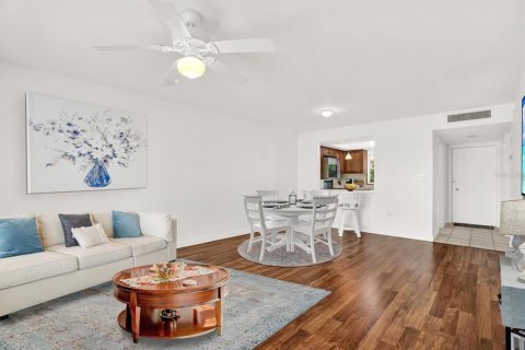 Condominio en venta en Saint Petersburg, Florida, 1 dormitorio, 68.56 m2 № 1616491 - foto 18
