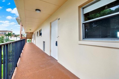 Condo in Saint Petersburg, Florida, 1 bedroom  № 1616491 - photo 27
