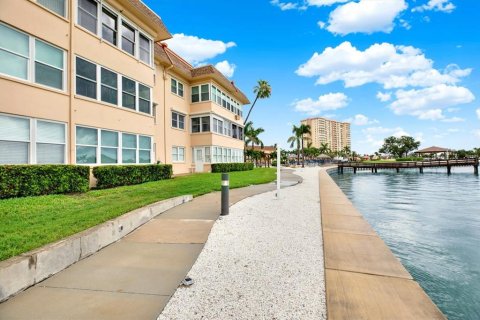 Condominio en venta en Saint Petersburg, Florida, 1 dormitorio, 68.56 m2 № 1616491 - foto 22