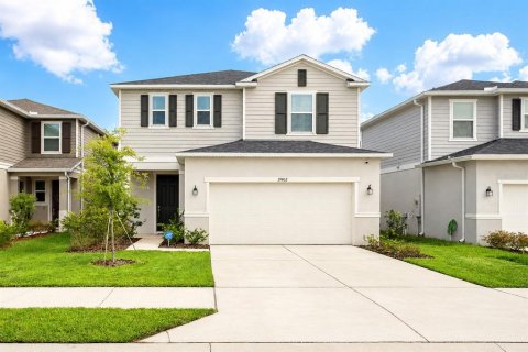 House in Zephyrhills, Florida 4 bedrooms, 195.75 sq.m. № 2216110