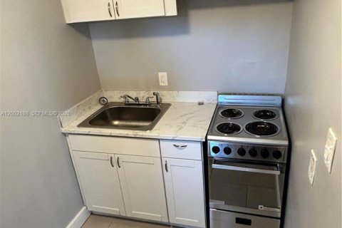 House in Miami, Florida 1 bedroom, 55.74 sq.m. № 2067664 - photo 12