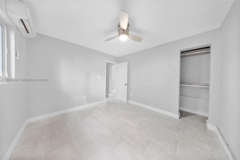House in Miami, Florida 1 bedroom, 55.74 sq.m. № 2067664 - photo 11
