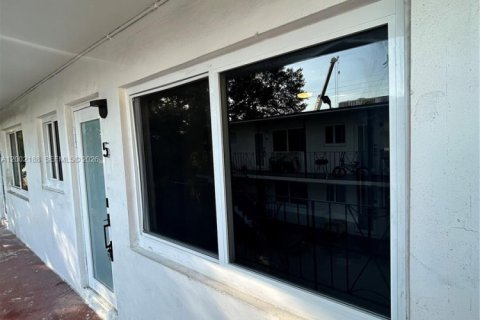 House in Miami, Florida 1 bedroom, 55.74 sq.m. № 2067664 - photo 2