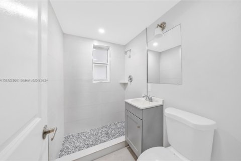 House in Miami, Florida 1 bedroom, 55.74 sq.m. № 2067664 - photo 7